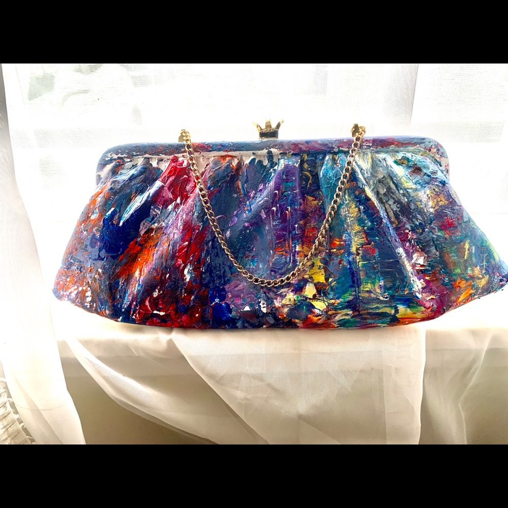 Vintage QUEEN Authentic Leather Snap Clutch